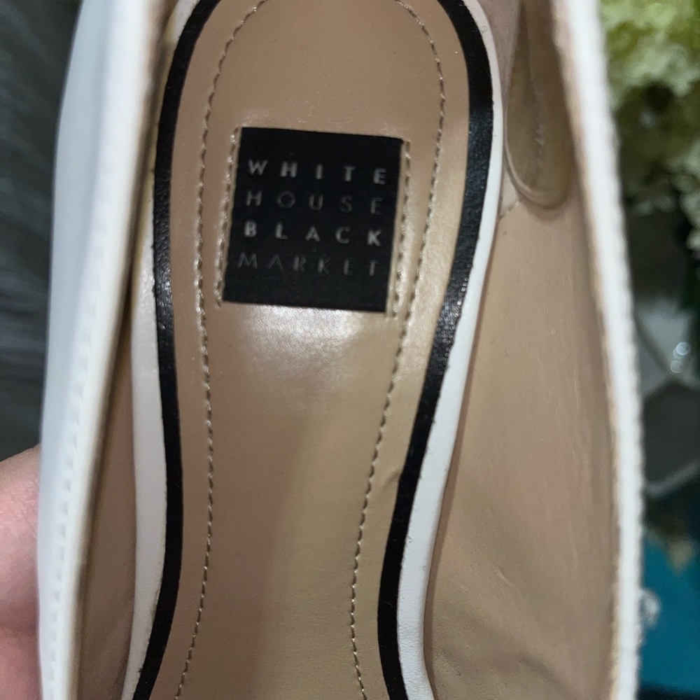White House Black Market Olivia Whipstitch Black White Pumps Heels Size 6M - Picture 7 of 9